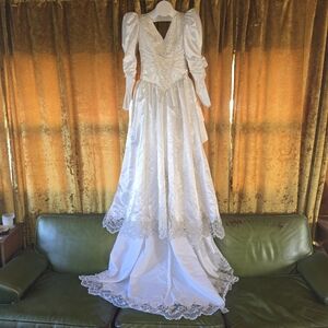 ​Vintage 80s 90s Wedding Dress Cathedral Train Huge Back Bow Puffy Sleeve Lace
